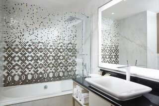 Отель Renaissance Minsk Hotel Минск Guest Room with Twin beds-1